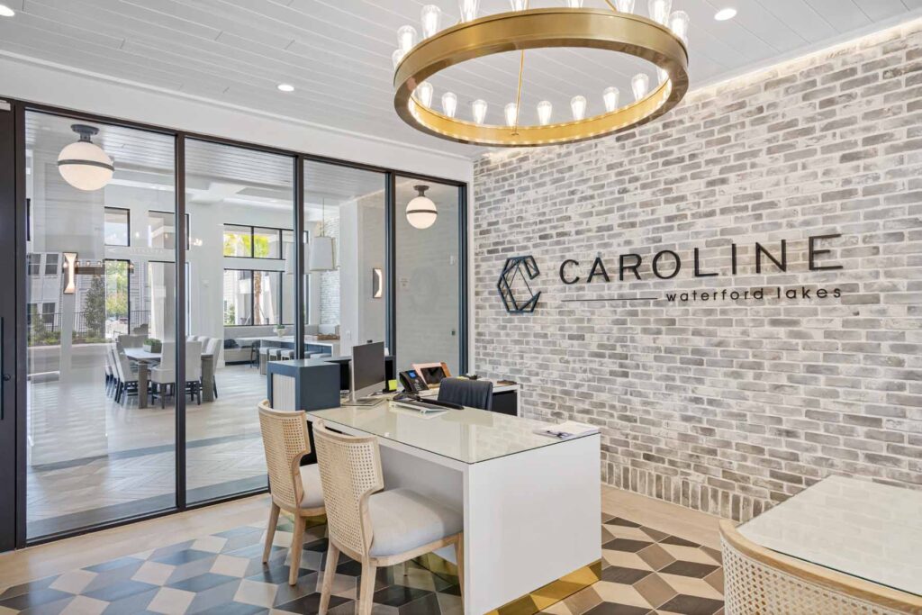 leasing - Caroline Waterford Lakes - Luxury Apartments in Orlando